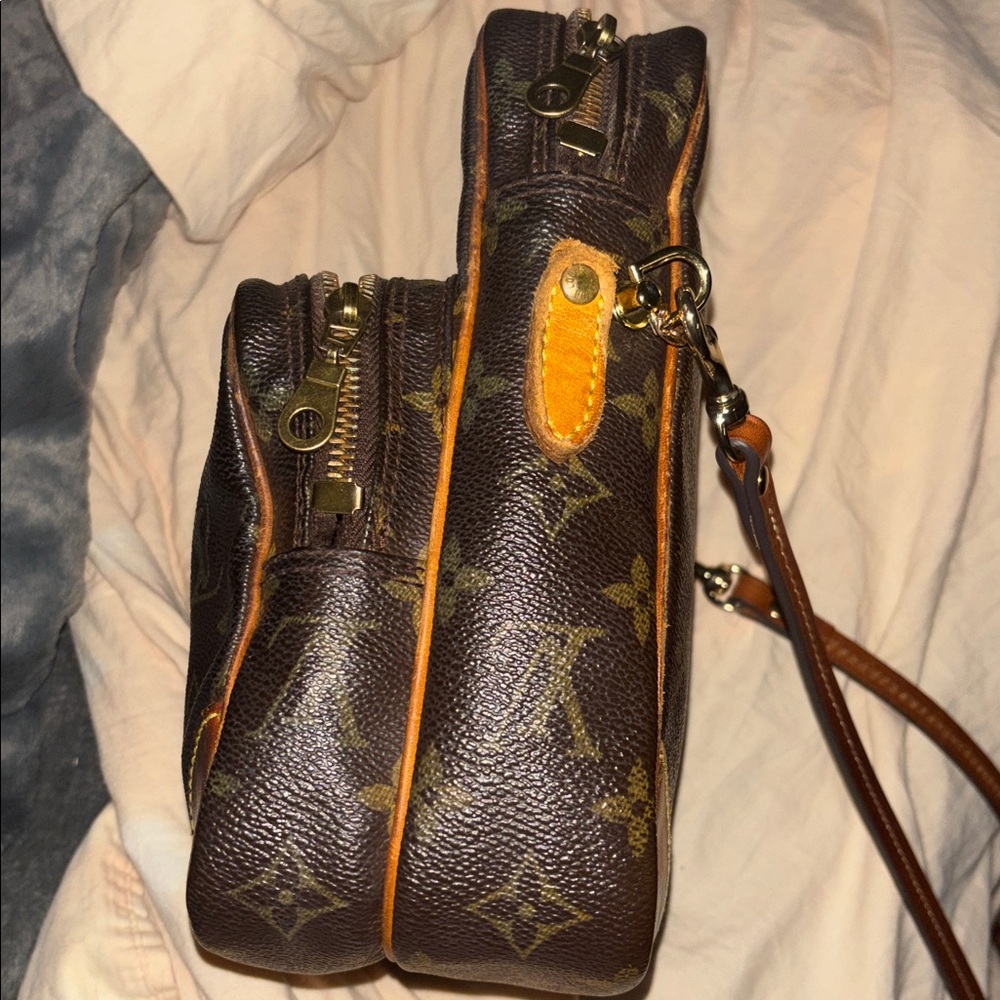 Louis Vuitton Authentic Monogram Amazon Crossbody… - image 5